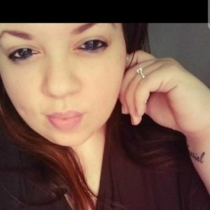 Meet your Posher, Dee